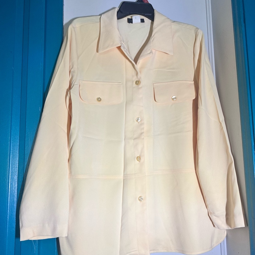 Women's Light Peach Button-Front Shirt with Chest Pockets